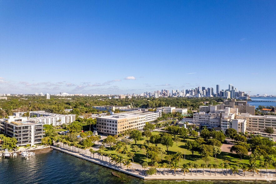 More Photos Of 3683 S Miami Ave, Miami Medical For Lease