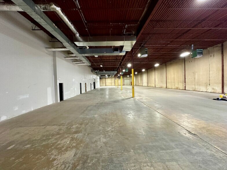 More Photos Of 4040 Delp St, Memphis Distribution For Lease