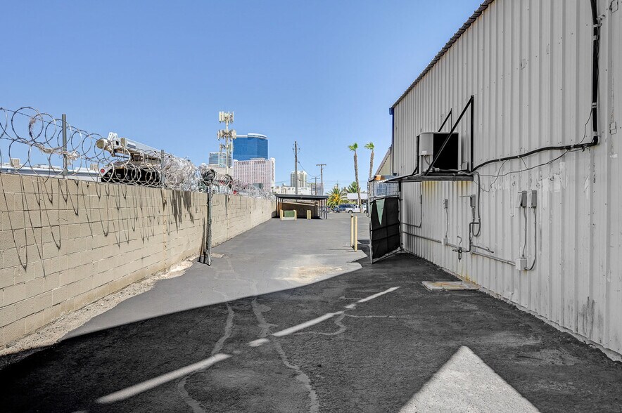 More Photos Of 2951 Westwood Dr, Las Vegas Distribution For Lease
