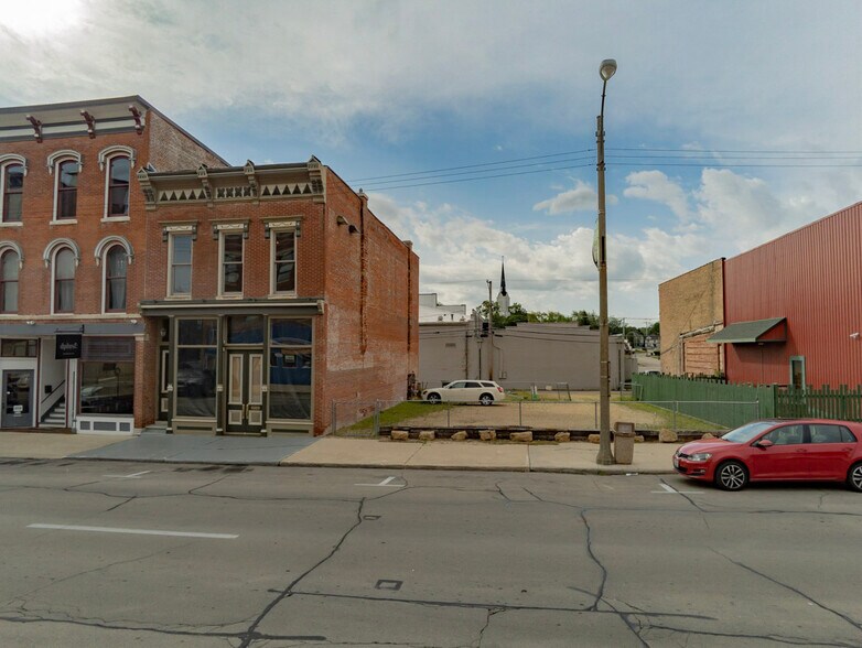 More Photos Of 217 W Main St, Freeport Office Residential For Sale