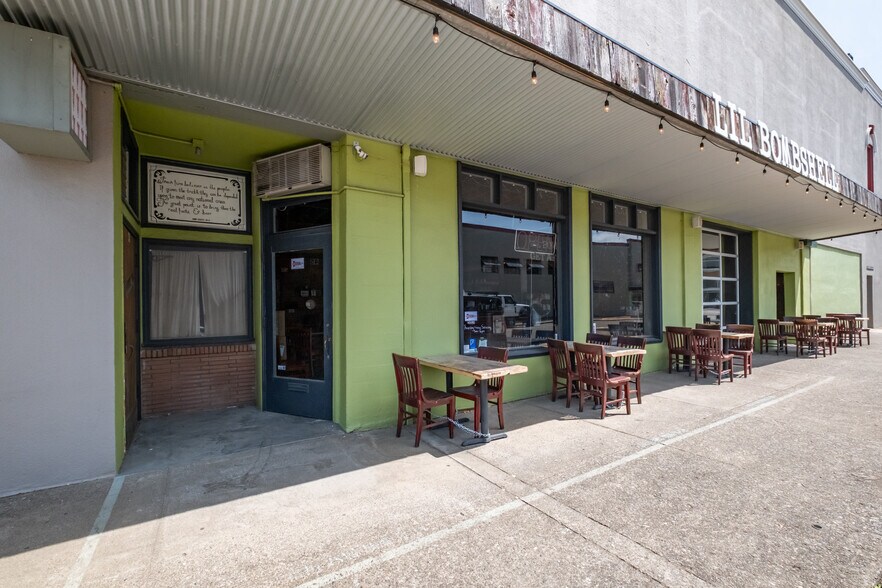 More Photos Of 796 S Main St, Lebanon Storefront Retail Office For Sale