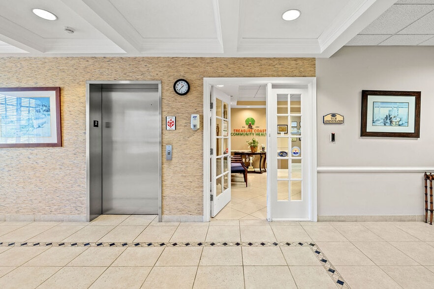 More Photos Of 1555 Indian River Blvd, Vero Beach Medical For Lease