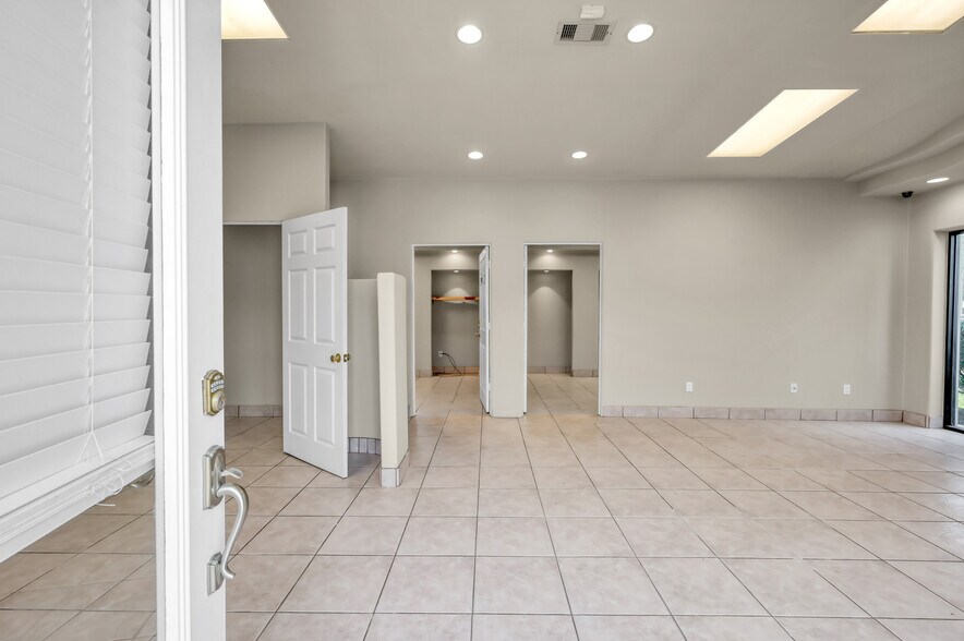 More Photos Of 32219 Tamina Rd, Magnolia Distribution For Lease