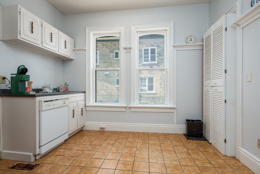 More Photos Of 109 College St, Kitchener Office For Sale