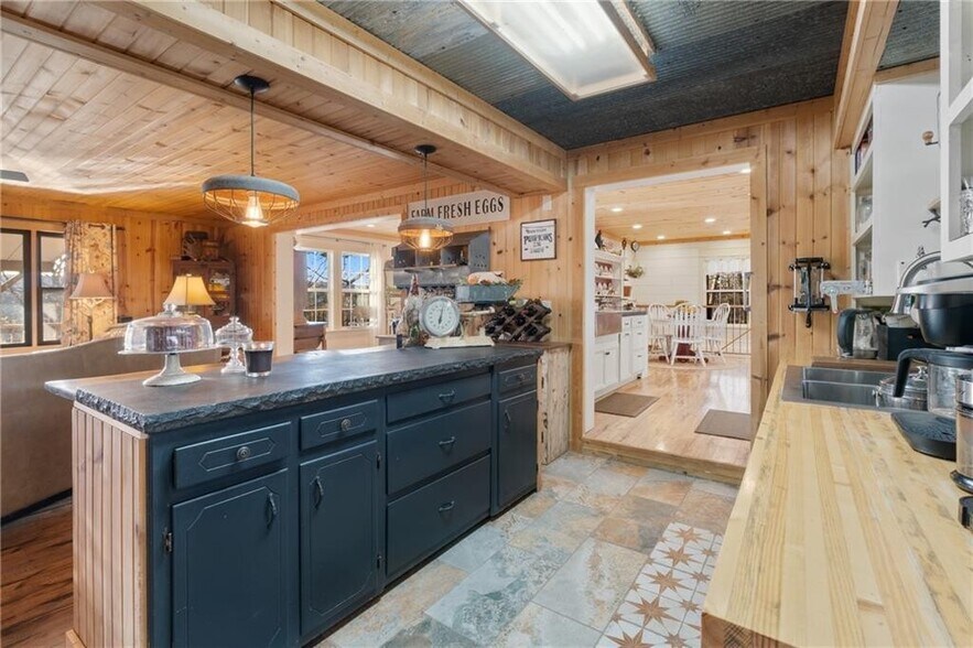 More Photos Of 1387 County Road 306, Berryville Hospitality For Sale