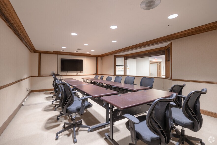 More Photos Of 700 & 734 S Waverly Rd, Holland Office For Sale