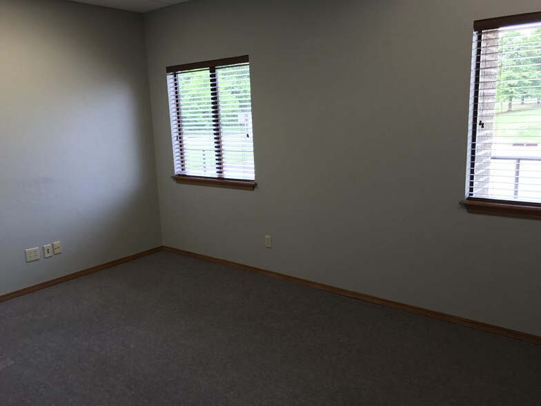 More Photos Of 501 E 15th St, Edmond Office For Lease