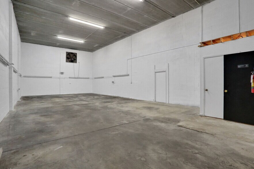 More Photos Of 8511 Alton Ave, Jacksonville Unknown For Lease