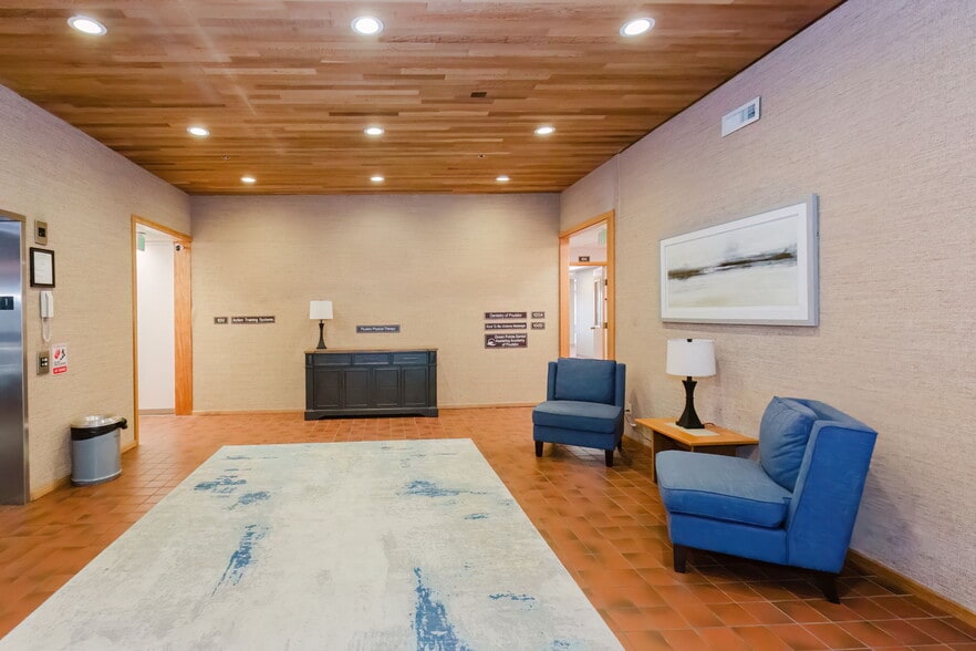 More Photos Of 1040 NE Hostmark St, Poulsbo Office For Sale