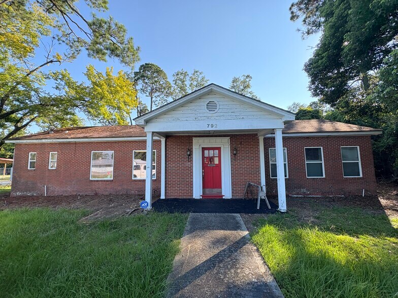 More Photos Of 792 E Cherry St, Jesup Office For Sale