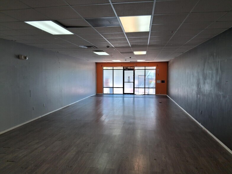 More Photos Of 1038 Aeronautical Dr, Kissimmee General Retail For Lease