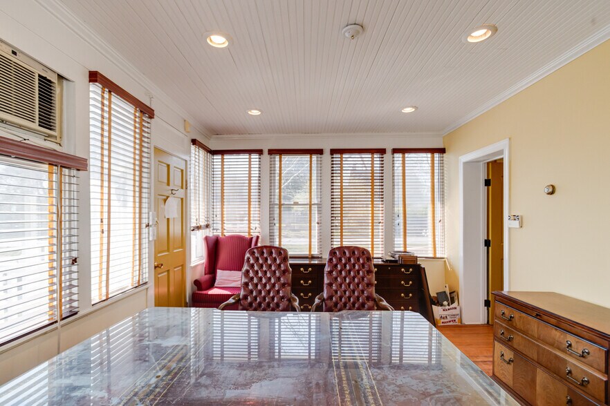 More Photos Of 407 W Pennsylvania Ave, Towson Office For Sale