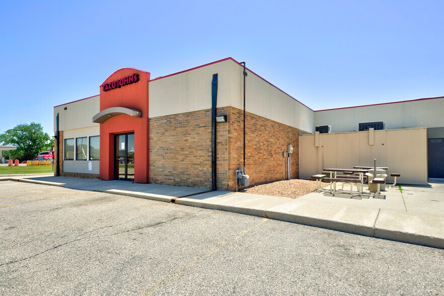More Photos Of 1401 State St N, Waseca Freestanding For Lease