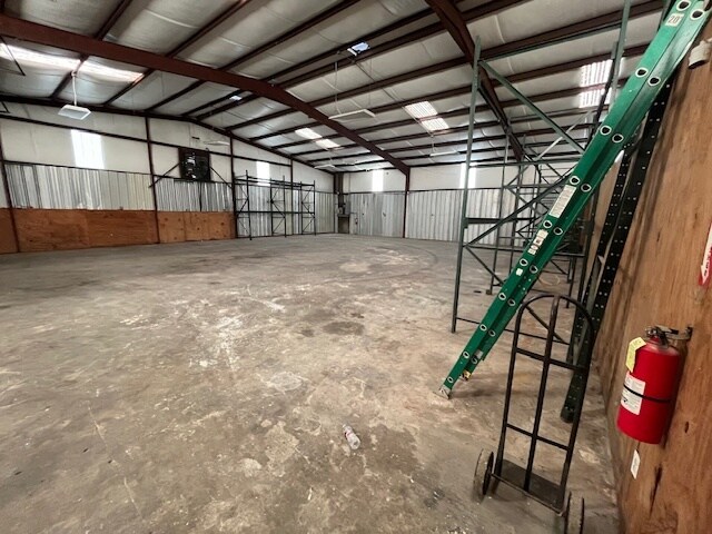 More Photos Of 713 Nebraska St, South Houston Warehouse For Sale