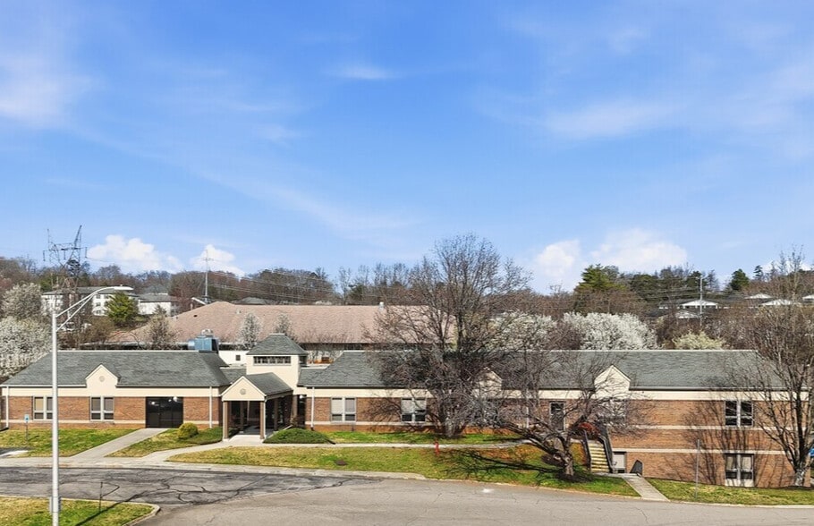 More Photos Of 3001 Lake Brook Blvd, Knoxville Office For Sale