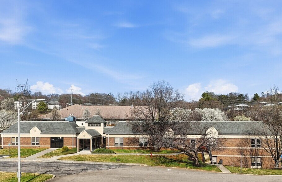 More Photos Of 3001 Lake Brook Blvd, Knoxville Office For Sale