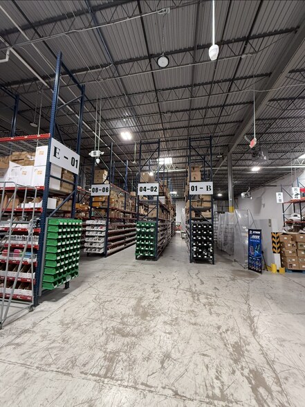More Photos Of 400-440 N York Rd, Bensenville Warehouse For Lease