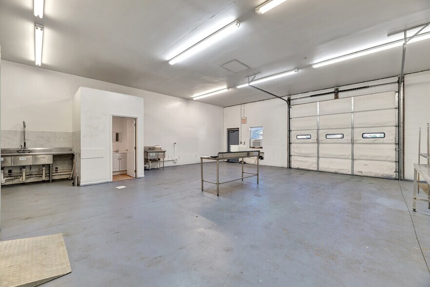 More Photos Of 62 Southgate Blvd, New Castle Warehouse For Lease