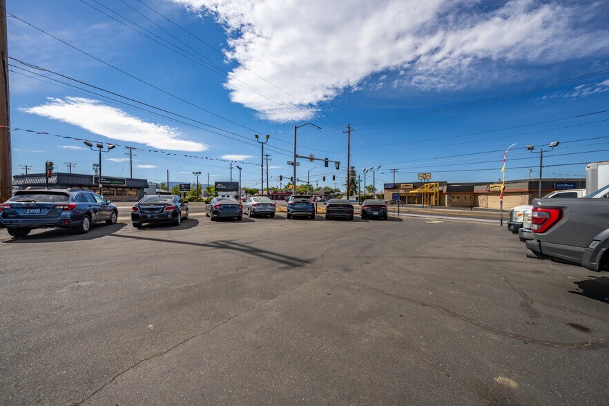 More Photos Of 348 N Riverside Ave, Medford Auto Repair For Lease