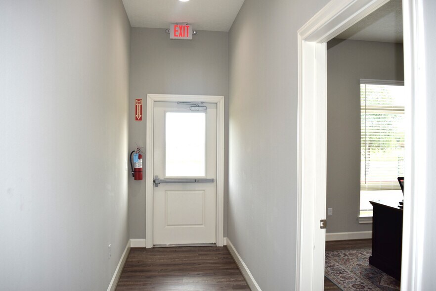 More Photos Of 1000 Broadway St, Pearland Office For Sale