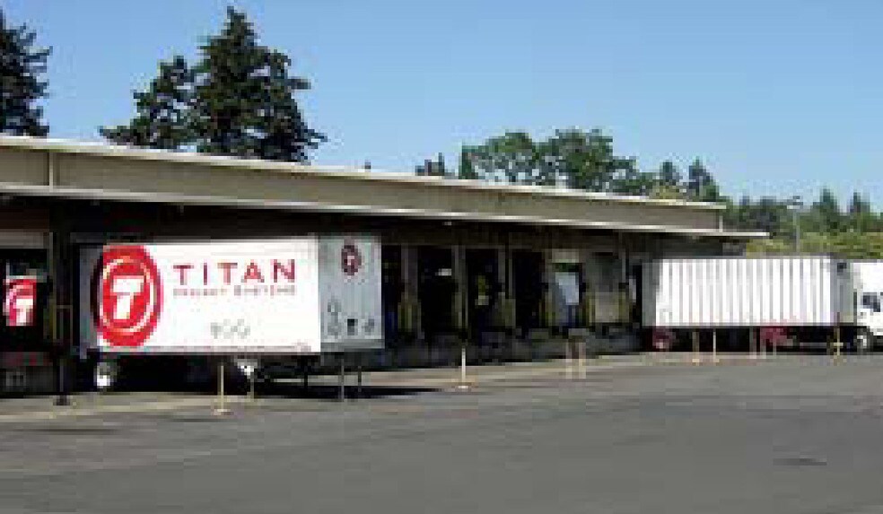 More Photos Of 6201 SE Lake Rd, Milwaukie Truck Terminal For Lease