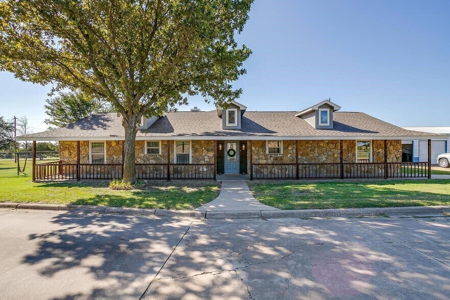 More Photos Of 12001 FM 2331, Godley Office For Sale