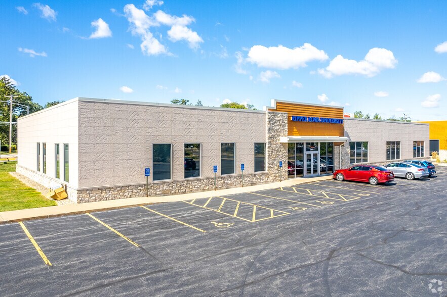Primary Photo Of 1401 Kimberly Rd, Bettendorf Office For Lease