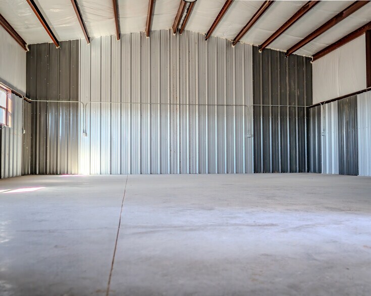 More Photos Of 9466 TX-79, Wichita Falls Warehouse For Lease