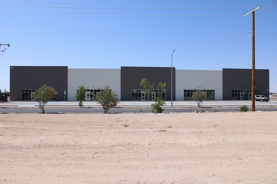 More Photos Of 1524 Pawling Dr, Horizon City Light Distribution For Sale