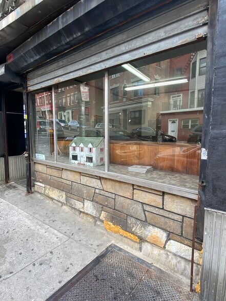 More Photos Of 128 Elm St, Yonkers Storefront For Lease