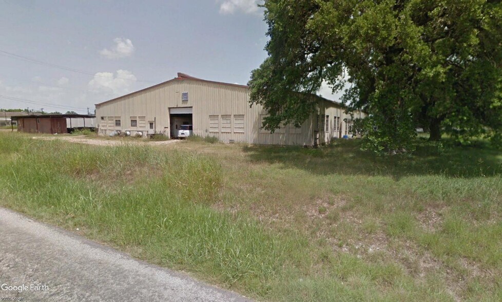 More Photos Of 100 & 601 Hickey, Yoakum Land For Sale
