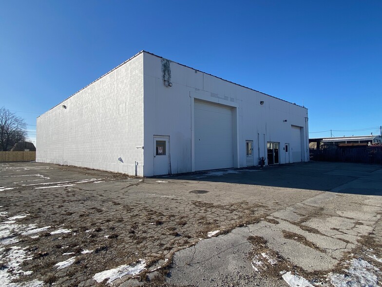 Primary Photo Of 709-711 Borvan Ave, Ashwaubenon Warehouse For Lease