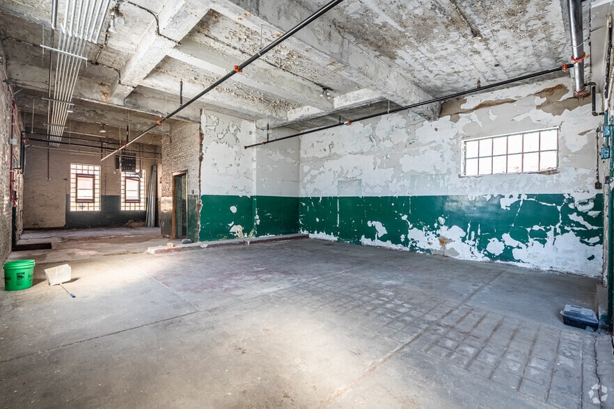 More Photos Of 4130-4150 S Wabash Ave, Chicago Manufacturing For Sale