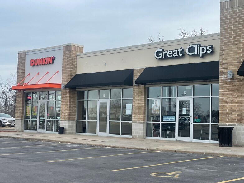 More Photos Of 2345 W Ryan Rd, Oak Creek Freestanding For Lease