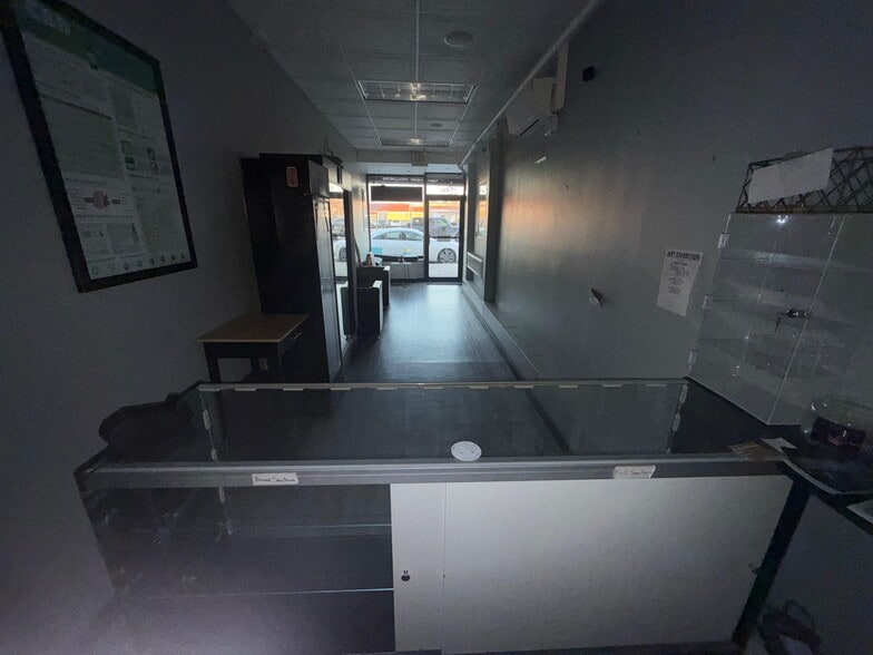 More Photos Of 78-84 E Park Ave, Long Beach Storefront For Lease