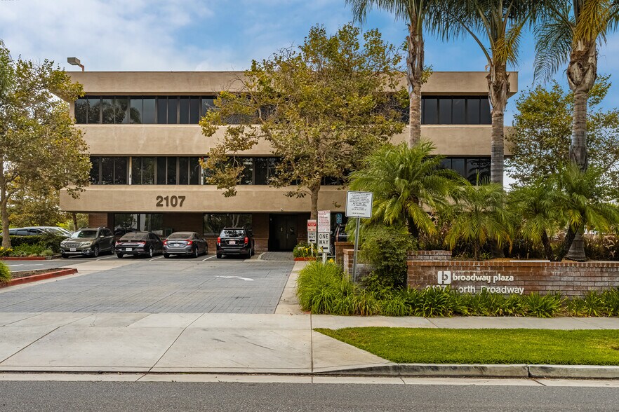 More Photos Of 2107 N Broadway, Santa Ana Loft Creative Space For Sale