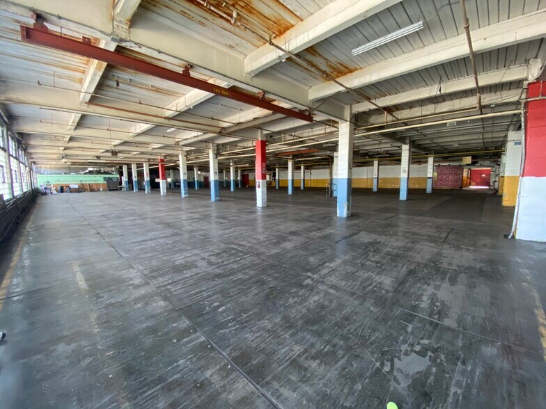 More Photos Of 11 Berkshire St, Holyoke Warehouse For Lease