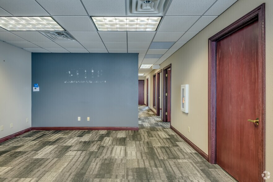 More Photos Of 119 N McCarthy Rd, Appleton Office For Lease