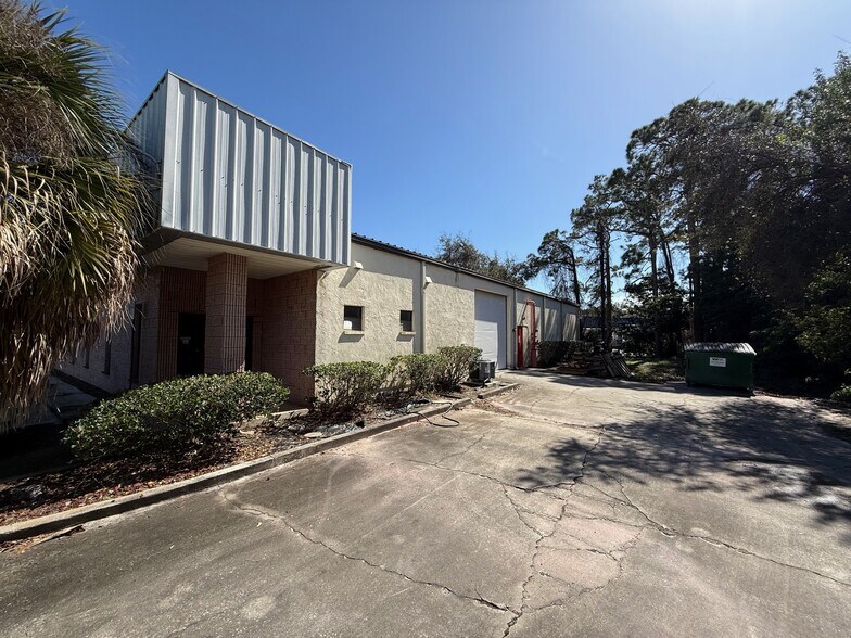 More Photos Of 2775 Business Center Blvd, Melbourne Warehouse For Sale