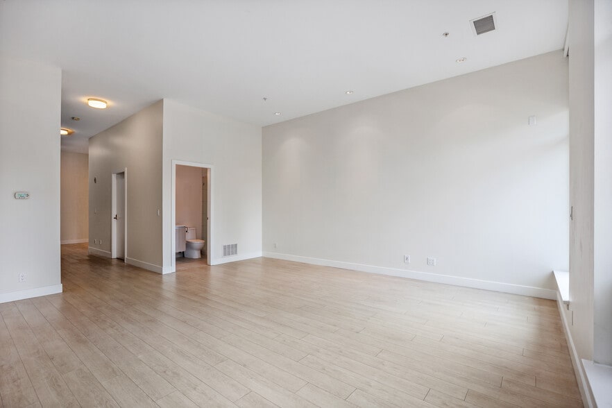 More Photos Of 1130 3 St SE, Calgary Flex For Sale