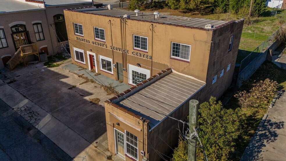 More Photos Of 105 Enterprise St, Clinton Storefront Retail Residential For Sale