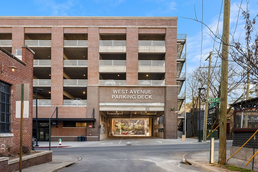 More Photos Of 325 N West Ave, Fayetteville General Retail For Lease