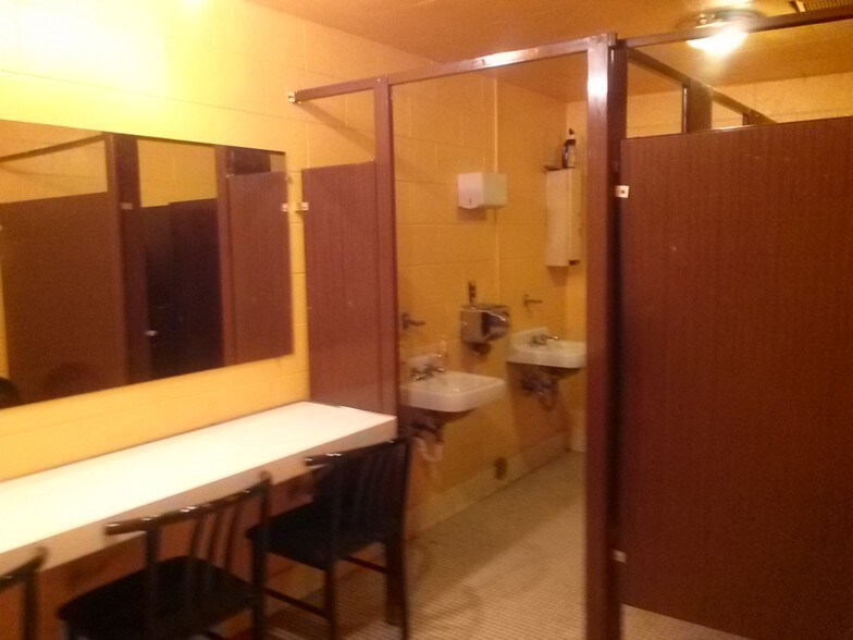 More Photos Of 5186 E Davison St, Detroit Lodge Meeting Hall For Sale