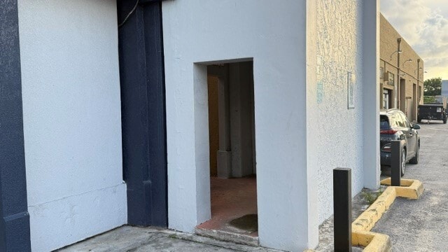 More Photos Of 1651 W 37th St, Hialeah Warehouse For Sale