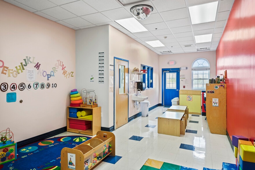 More Photos Of 42885 Orchard Oriole Dr, Ashburn Daycare Center For Lease