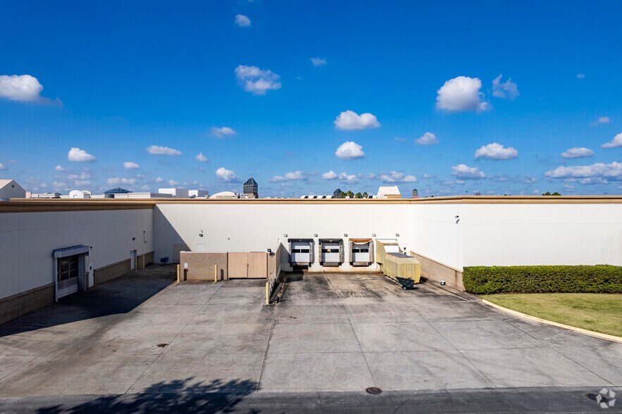 More Photos Of 459 Brandon Town Center Dr, Brandon General Retail For Lease