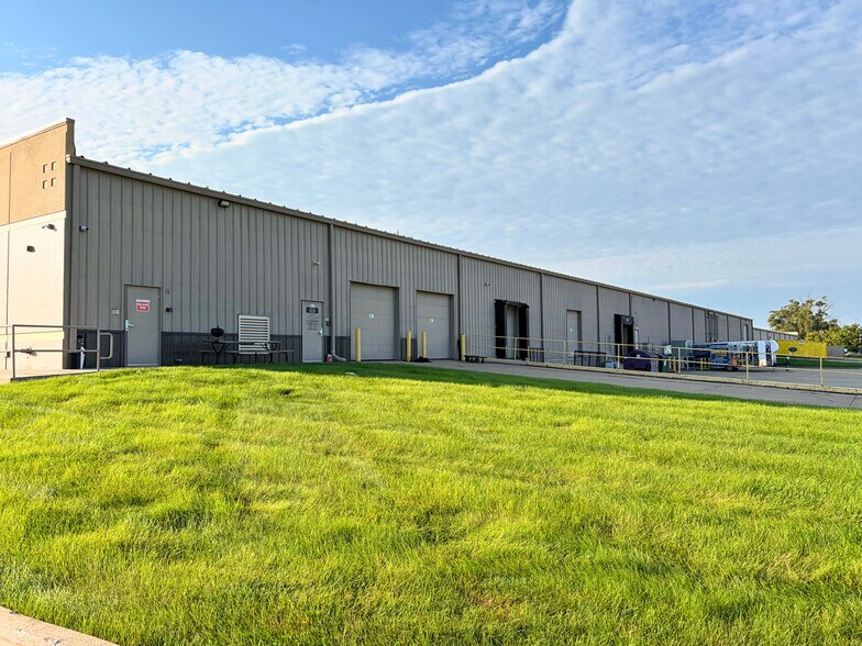 More Photos Of 1300 Metro East Dr, Pleasant Hill Light Manufacturing For Lease