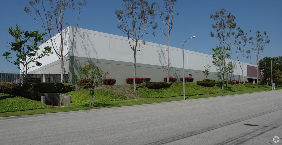 More Photos Of 2030 E University Dr, Rancho Dominguez Warehouse For Lease