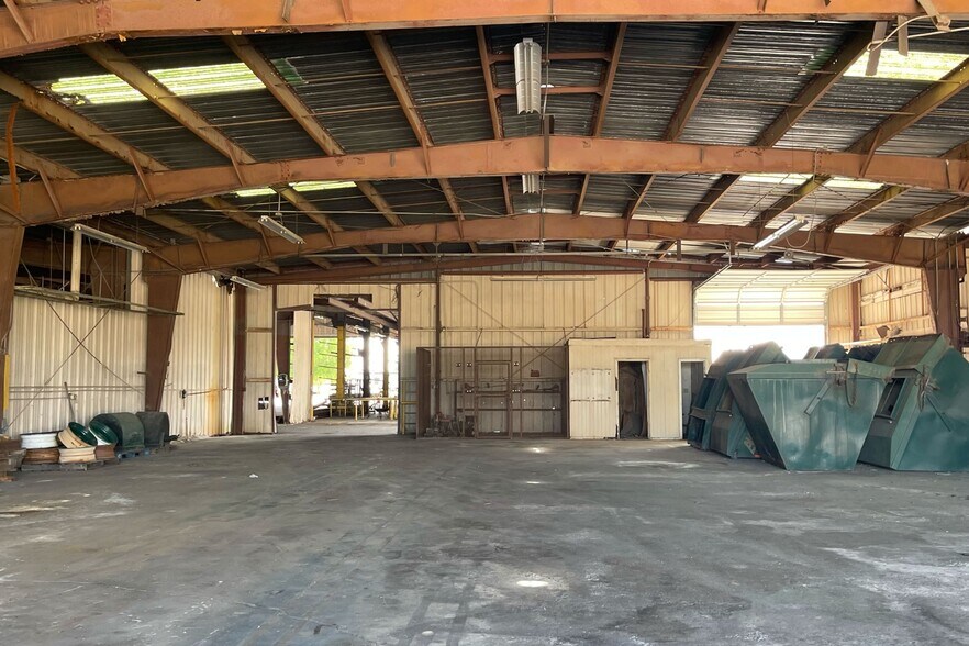 More Photos Of 100 Thornhill Rd, Auburndale Manufacturing For Sale