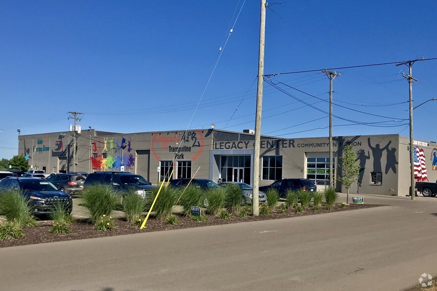 Primary Photo Of 925 N Lapeer Rd, Oxford Storefront Retail Office For Lease